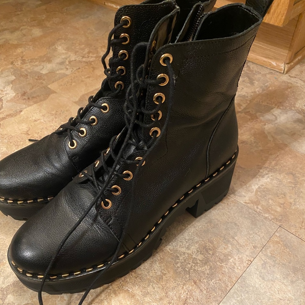 Combat boots